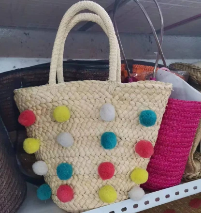 Bolas coloridas bolsas de paja hecha a mano