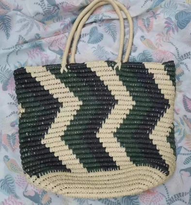 Elegante bolso de playa de papel natural tejido a mano