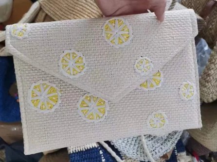 Bolso de mano de mujer con bordado de papel