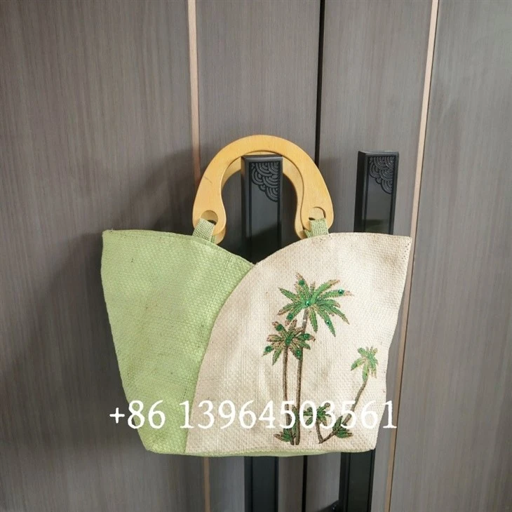 Bolsos de paja tejidos de bambú
