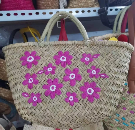 Bolso de paja natural con flores Embrodiery