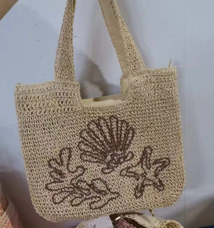 Bolso de hombro de crochet de papel con patrón de bordado