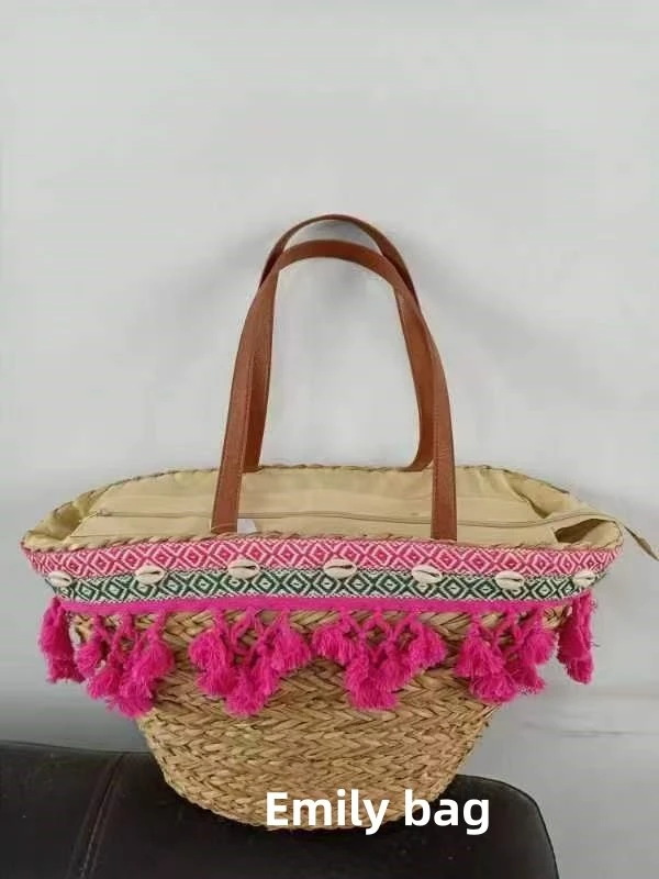 Bolsas de paja tejidas hechas a mano