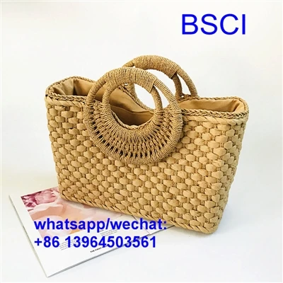 Cuidada recogida de bolsos durante las temporadas de otoño e invierno.
