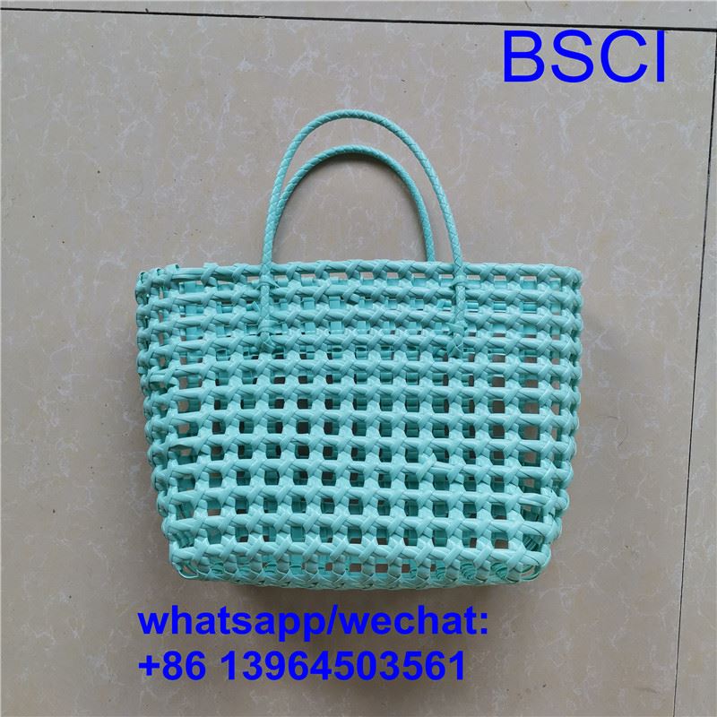 Bolso de mano tejido de plástico