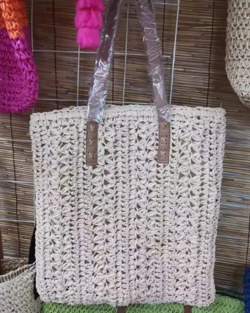 Bolso de hombro hueco hecho a mano de mujer con patrón de ganchillo