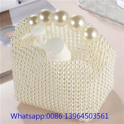 Bolso de mano de perlas hecho a mano