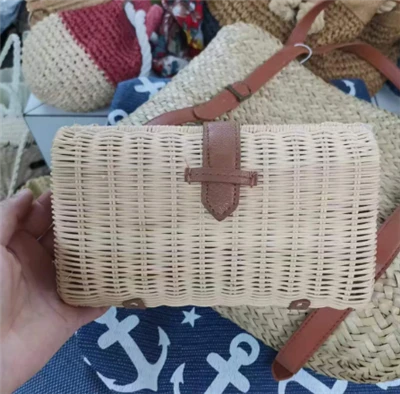 Bolso de noche pequeño de ratán tejido a mano
