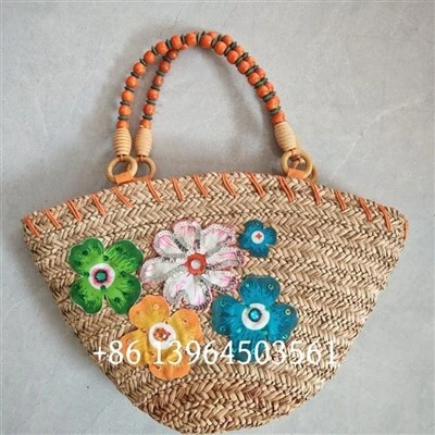 Mujeres de paja con bordados