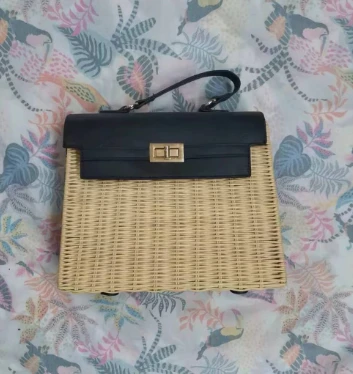 Bolso cuadrado de ratán para mujer