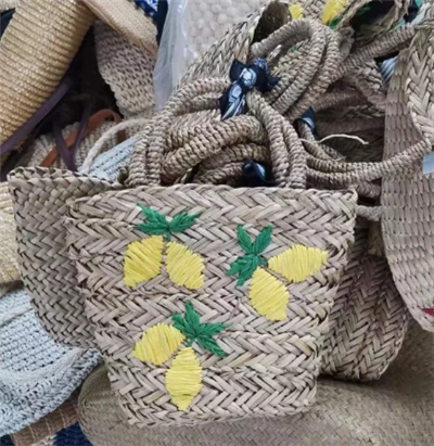 Pequeño bolso de bordado