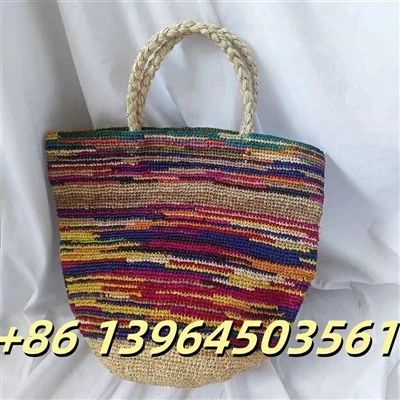 Cubo de rafia multicolor hecho a mano