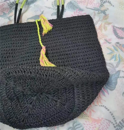 Bolsa de mujer de paja de papel grande negro