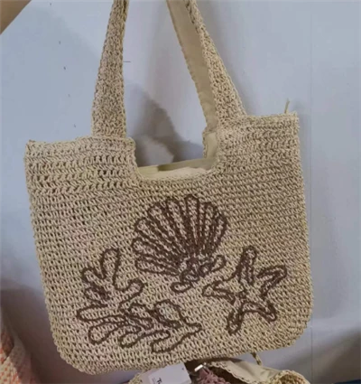 Bolso de hombro de crochet de papel con patrón de bordado