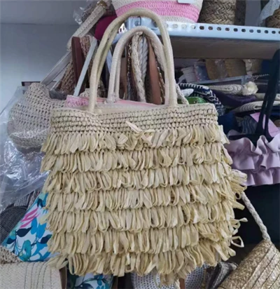 Bolsa de paja beidge de borde a mano