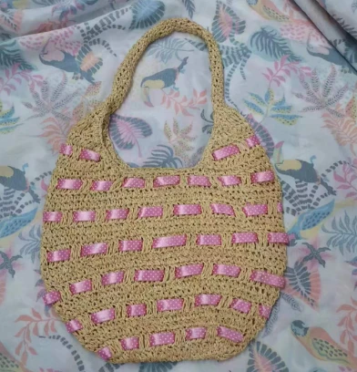 Bolso de hombro de paja de crochet de papel de cinta