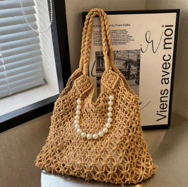 Bolso de mujer hueco de color marrón con cuerda de algodón hecho a mano