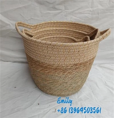 Pequeñas cestas de almacenamiento natural