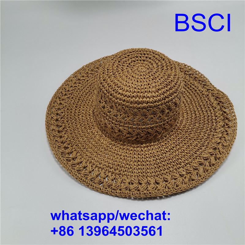 Sombreros de la playa de señoritas jóvenes